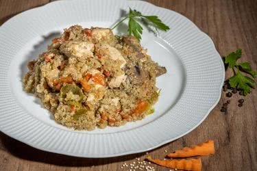 Пиле с киноа и зеленчуци