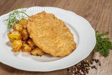 Пролетен шницел с кайма и спанак и г -ра картофи соте