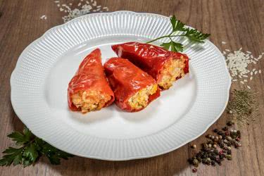Пълнени чушки с ориз и свинско месо Пълнени чушки с ориз и свинско месо