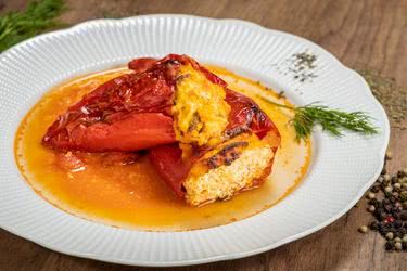 Пълнени чушки с яйце и сирене