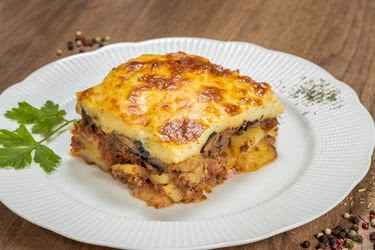 Мусака от патладжан, кайма и картофи