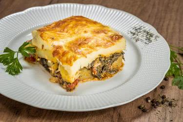 Мусака от спанак, картофи и сирене