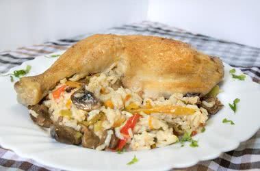 Пиле с ориз, пипер и гъби