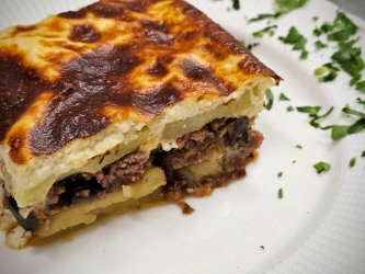 Мусака с телешка кайма, патладжан и картофи
