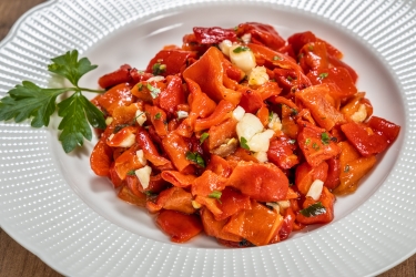 Печени чушки с чесън